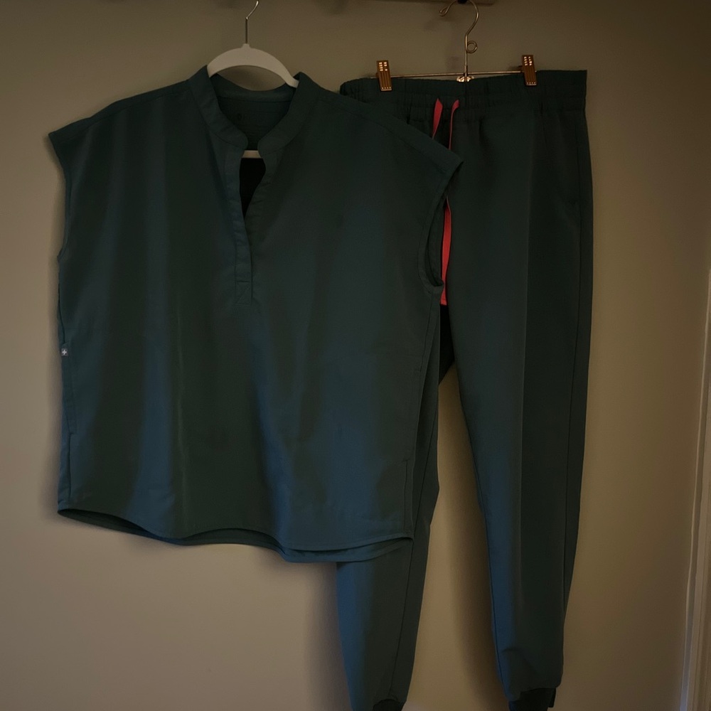 Turquoise figs scrubs